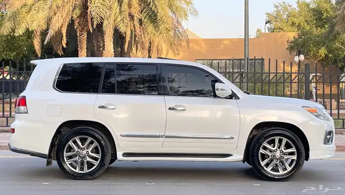 لكزس LX570 2014 فل سعودي 4