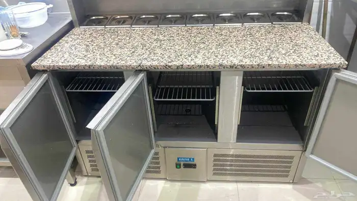 أغراض مطعم كامله للبيع 8