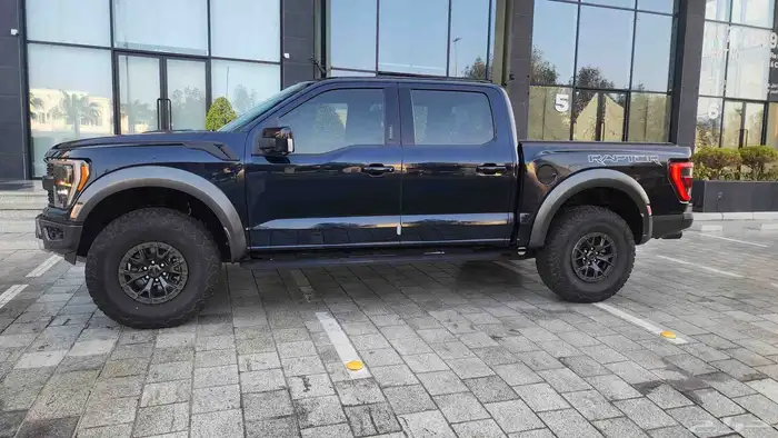 فورد رابتر 37 10