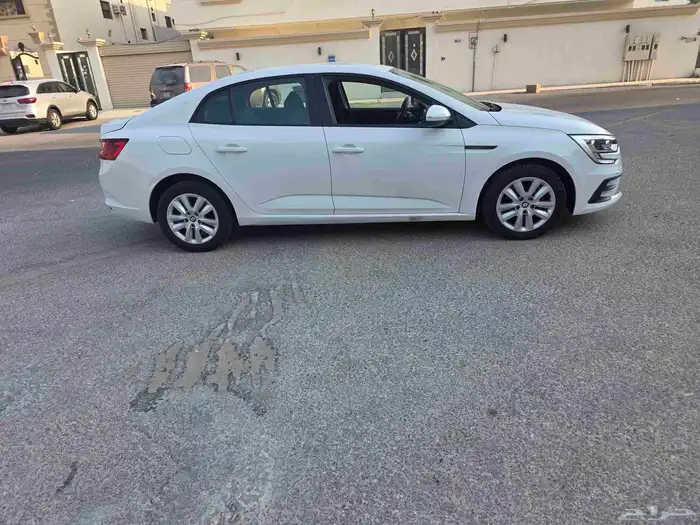 رينو ميغان 2022 نضيف 3