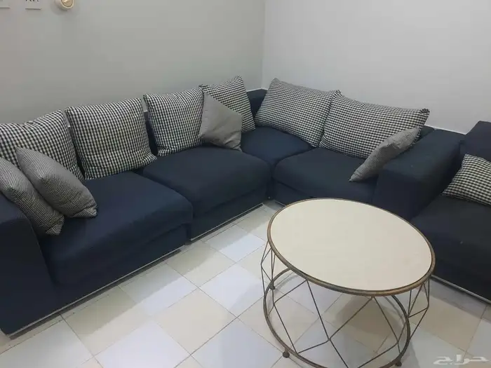 كنب نظيف السعر  700ريال مع الطاولات مجموعه والتحف 1