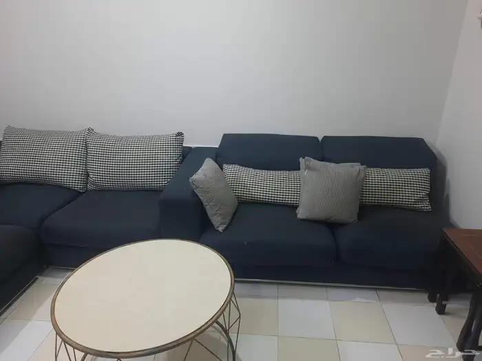 كنب نظيف السعر  700ريال مع الطاولات مجموعه والتحف 2