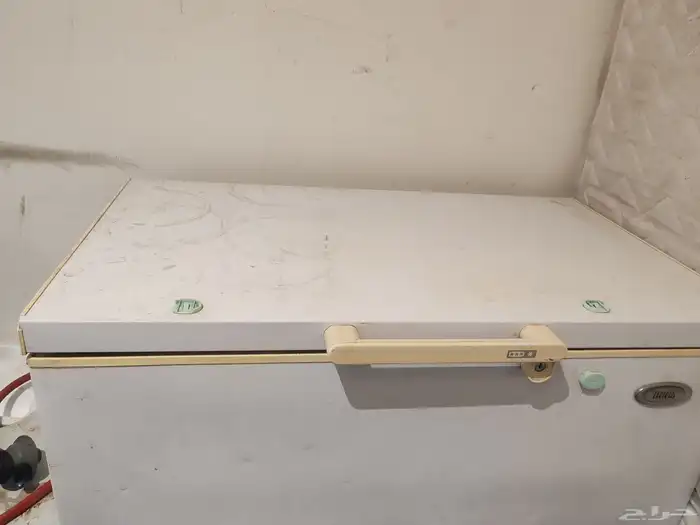 فريزر وطاولة طعام 1