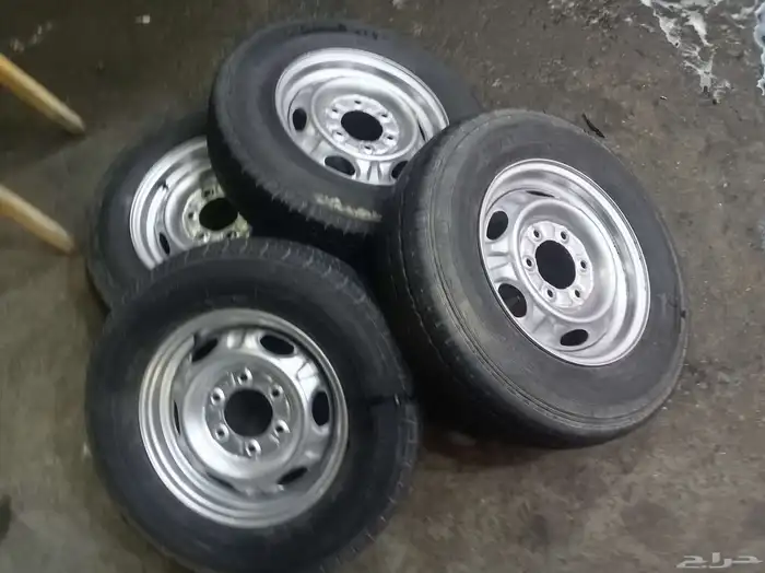 جنوط ددسن سته مسمار اصلي وكالة كفرات مع كفرات صيني مقاس 15 1