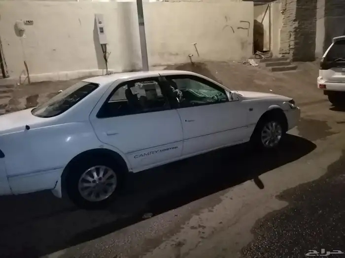 للبيع كامري موديل 200 مفحوص مجدد لون ابيض قير عادي مكيف بار. 1