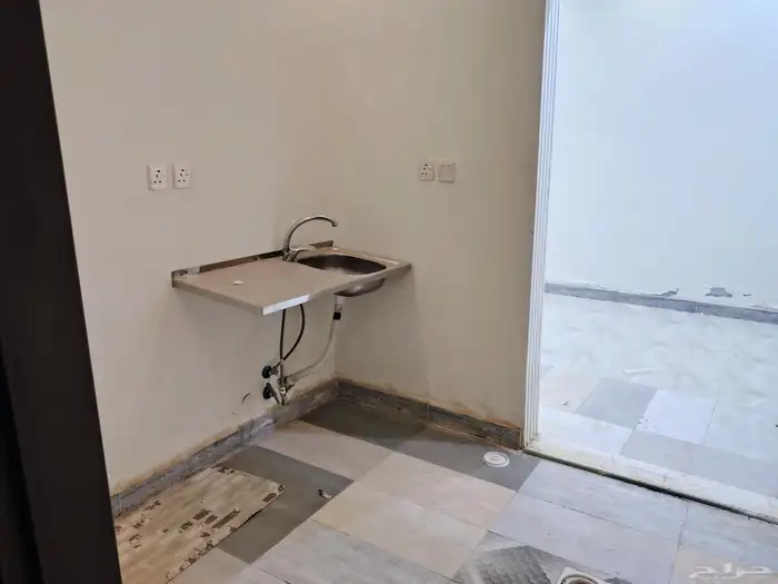 استديو للايجار المهديه غرفه حمام ومطبخ وسطح السعر 2000 ريال 5