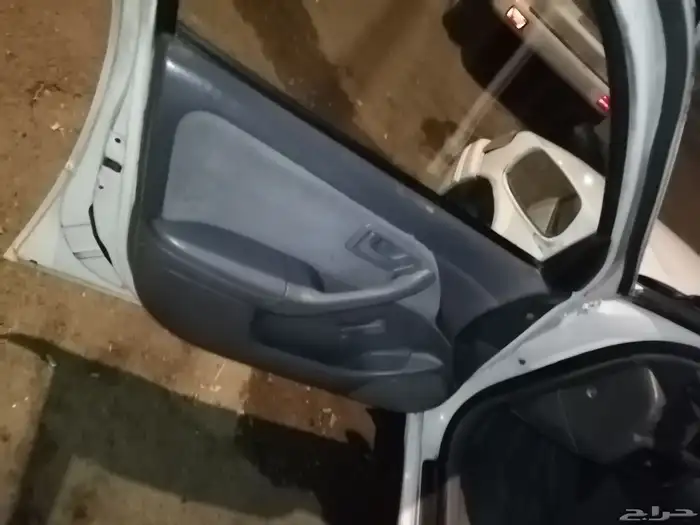 للبيع كامري موديل 200 مفحوص مجدد لون ابيض قير عادي مكيف بار. 6