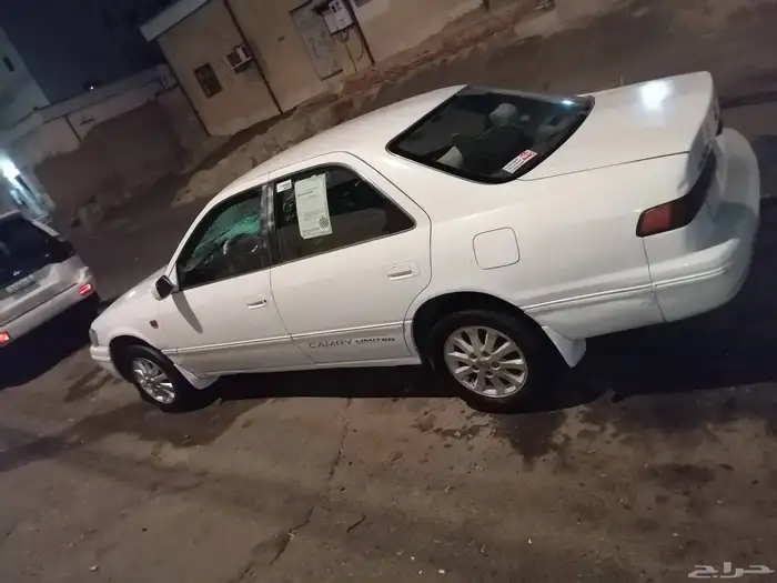للبيع كامري موديل 200 مفحوص مجدد لون ابيض قير عادي مكيف بار. 4