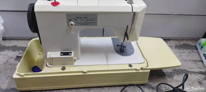 مكينة خياطة و تطريز ماركة تايوتا ياباني شبه جديدة 4