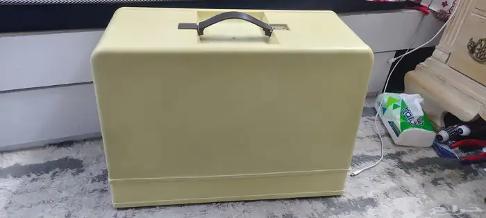 مكينة خياطة و تطريز ماركة تايوتا ياباني شبه جديدة 1