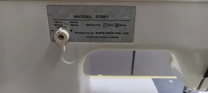 مكينة خياطة و تطريز ماركة تايوتا ياباني شبه جديدة 3