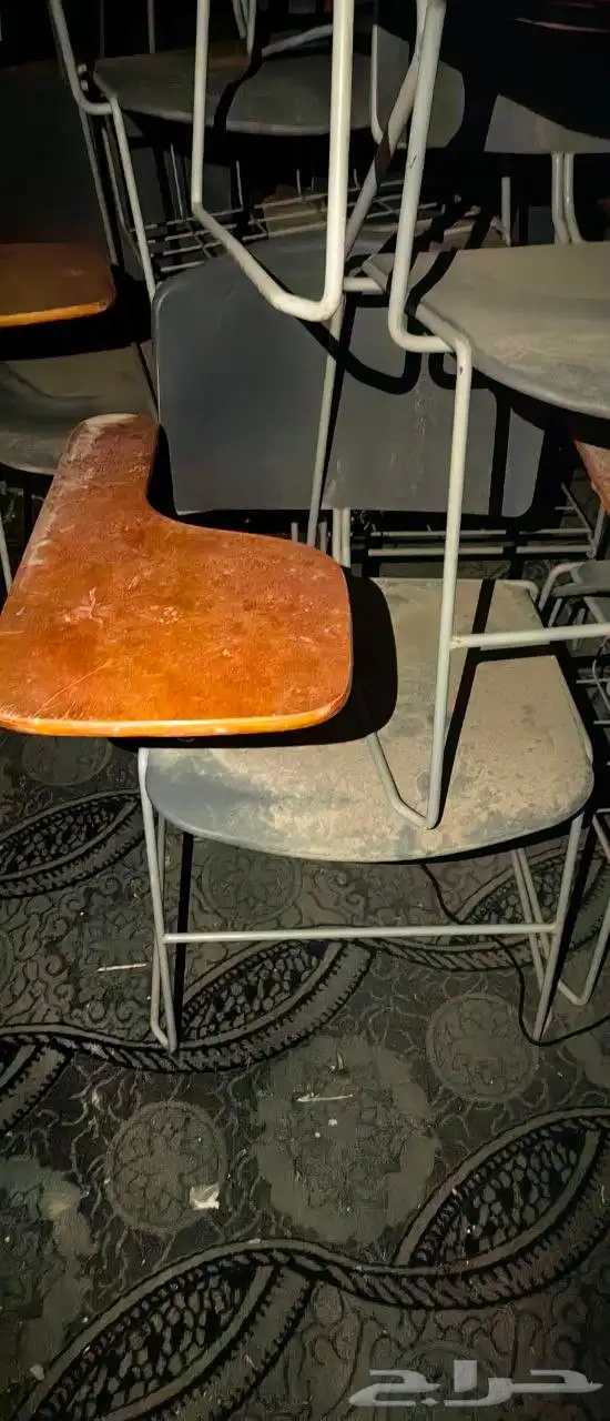 كراسي بطاولة للتعليم 1