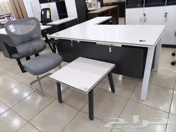 modern manager desk set and staf desks 0