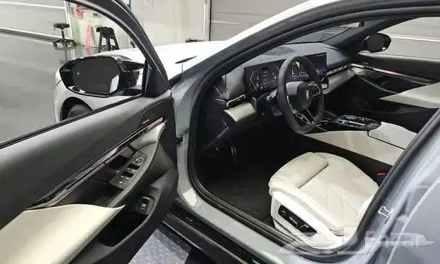 مملوكة لدي العصيمي قيد الشحن  BMW520imkit 2025 3
