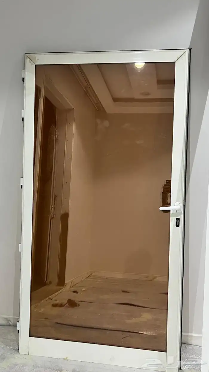 باب سكريت للبيع شبه جديد قزاز دبل الومنيوم دبل قزاز وردي 2