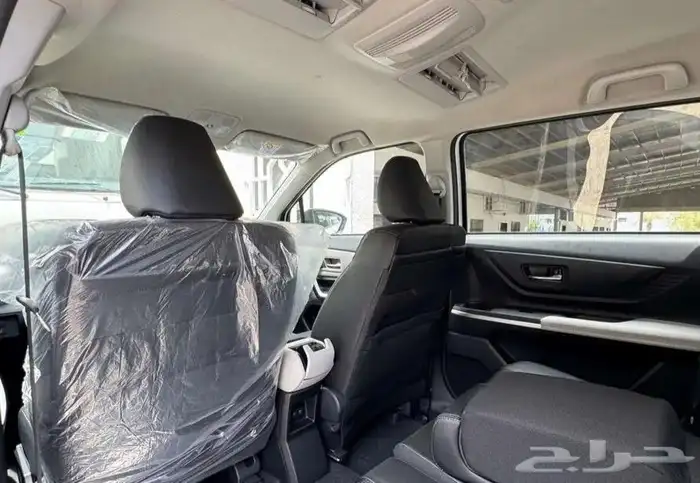 تويوتا فيلوز 7 مقاعد GLX 2025 بالنقد والتقسيط 6