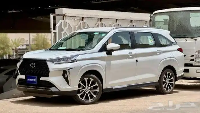 تويوتا فيلوز 7 مقاعد GLX 2025 بالنقد والتقسيط 2