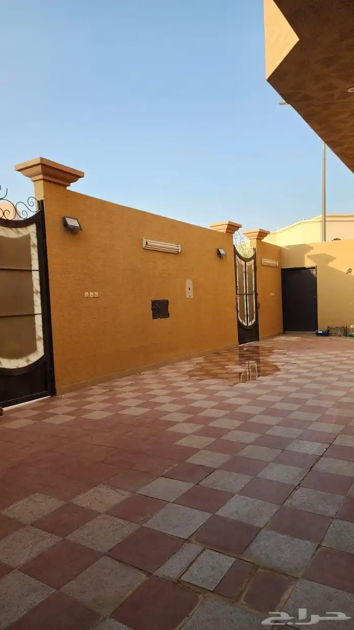 فلة للبيع حي عرقة من المالك مباشرة 12