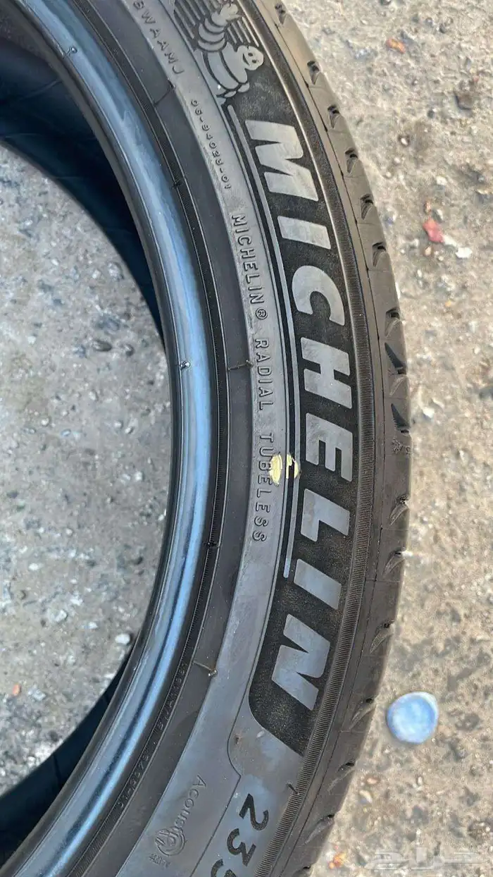 235 45 19 طقم كفرات مشلان 1