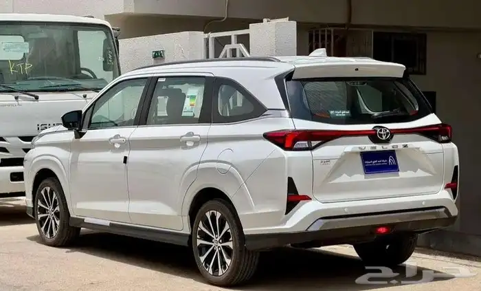 تويوتا فيلوز 7 مقاعد GLX 2025 بالنقد والتقسيط 3