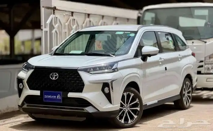 تويوتا فيلوز 7 مقاعد GLX 2025 بالنقد والتقسيط 1