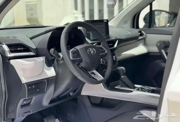 تويوتا فيلوز 7 مقاعد GLX 2025 بالنقد والتقسيط 5