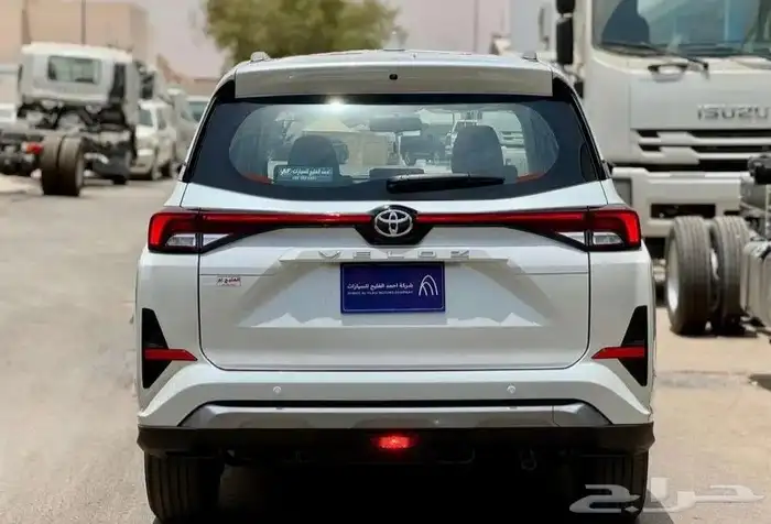 تويوتا فيلوز 7 مقاعد GLX 2025 بالنقد والتقسيط 4