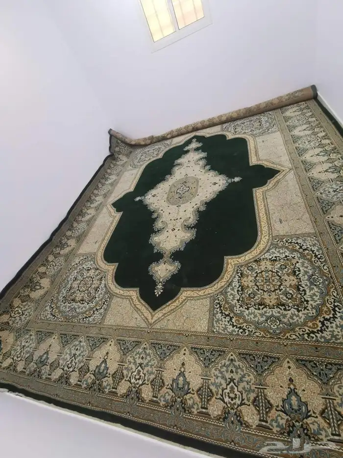سجادة تركي اصلي للبيع 5 في4 على السوم للتواصل  عرعر 9