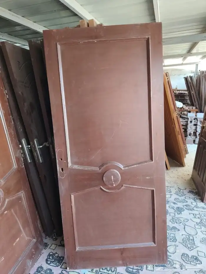 عندنا ابواب خشب مستخدمه وابواب حديد والمنيوم جديد للبيع 1