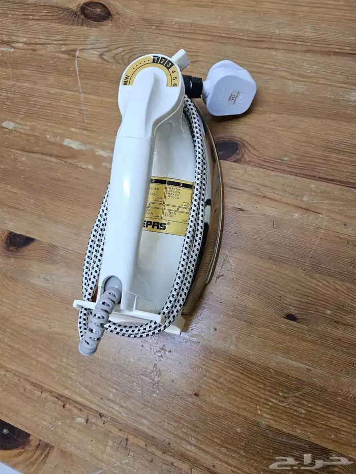 مكواة ملابس 0