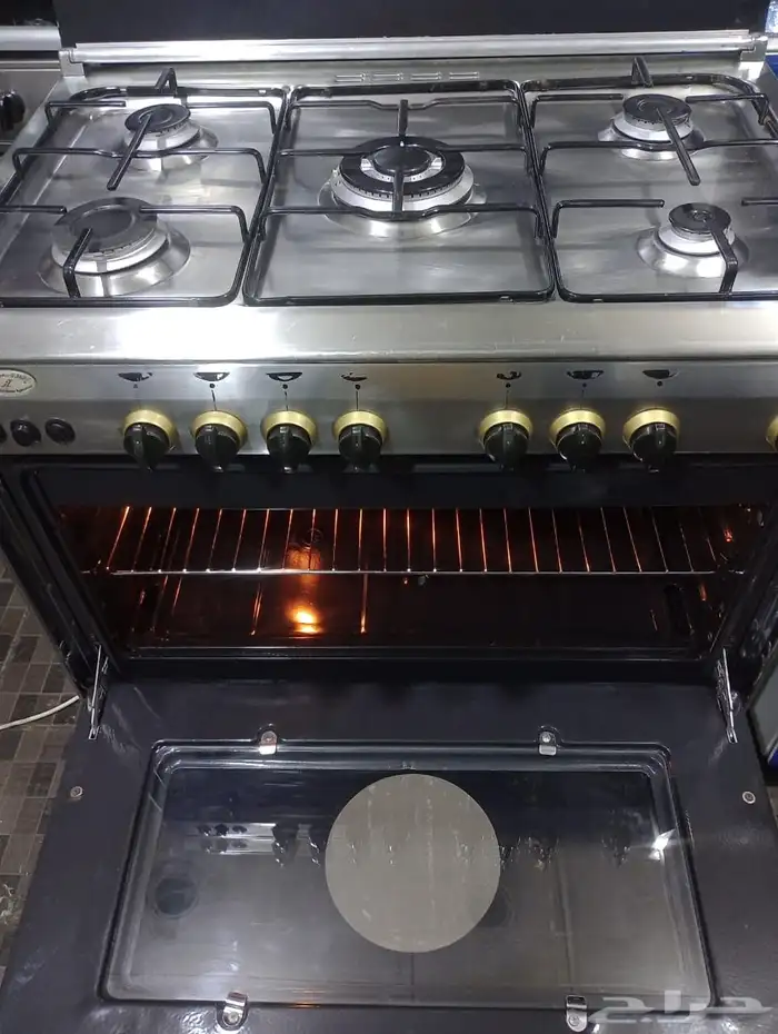 للبيع فرن ايطالي جليم غاز اصلي مقاس60 90 موجود في المحل جده 5