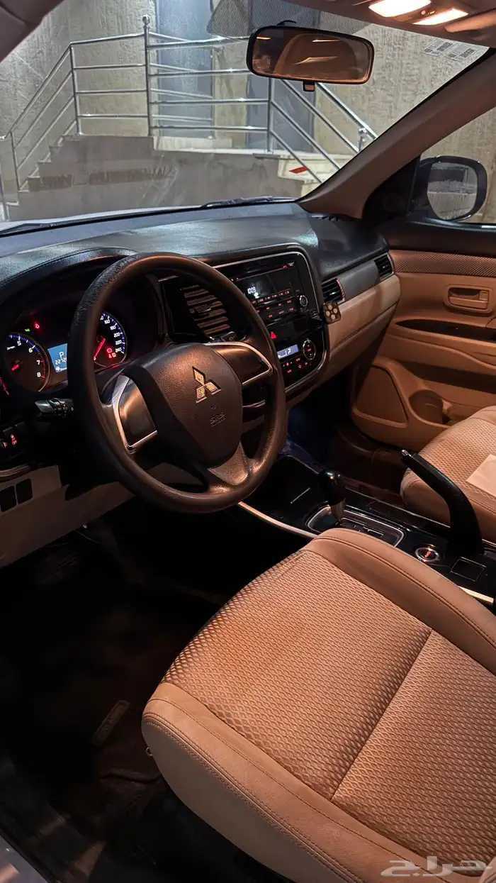 ميتسوبيشي اوتلاندر 2018 نظيف 6