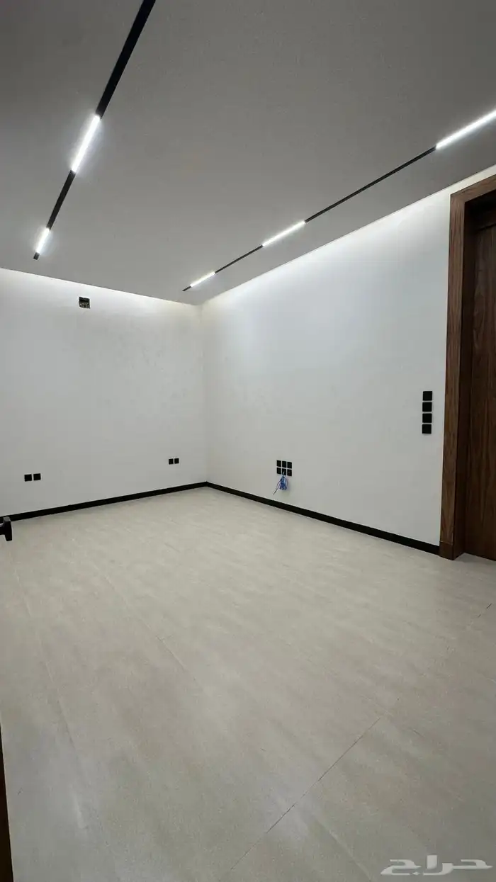 للبيع فيلا حي اليرموك 8