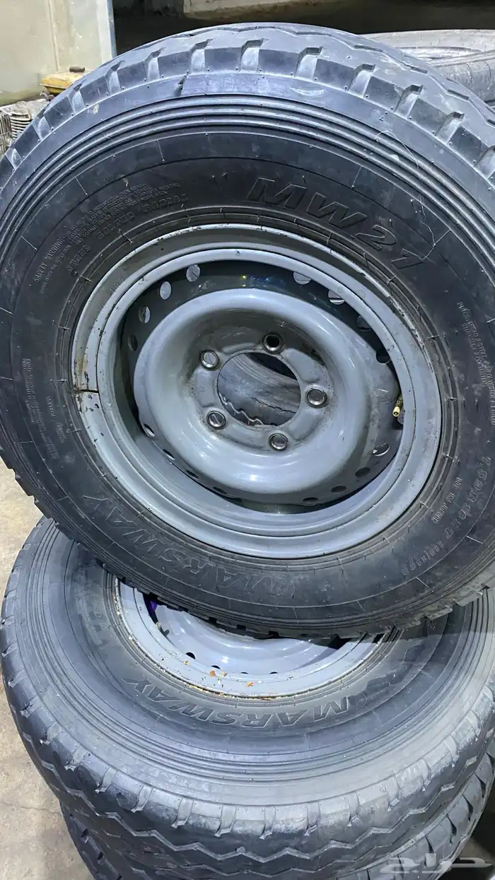 للبيع ثلاث كفرات بالجنوط صيني 0