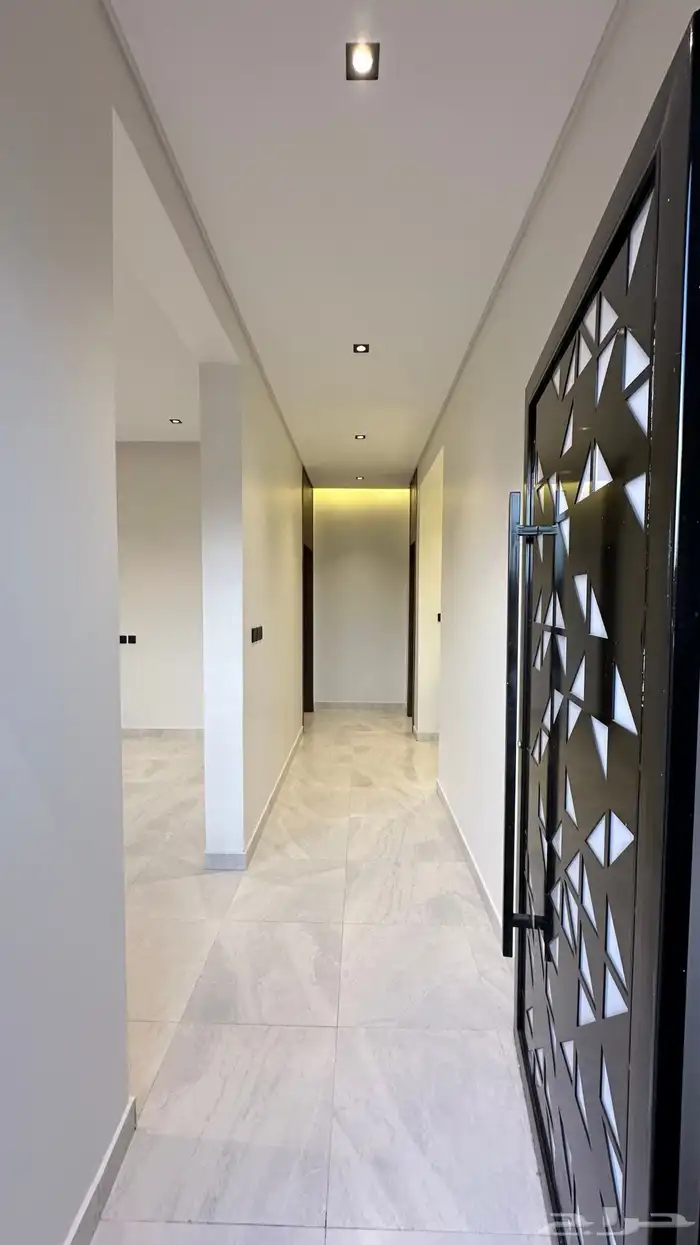 للبيع شقق ارضيه وروفات علويه خميس مشيط حي الوسام 4