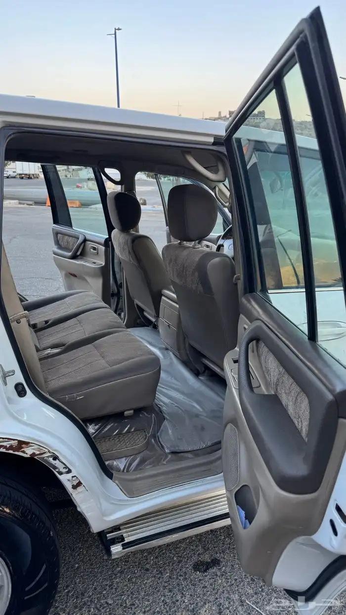 جيب تويوتا 2001. 8