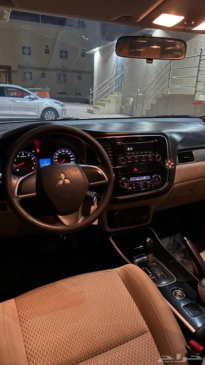 ميتسوبيشي اوتلاندر 2018 نظيف 14