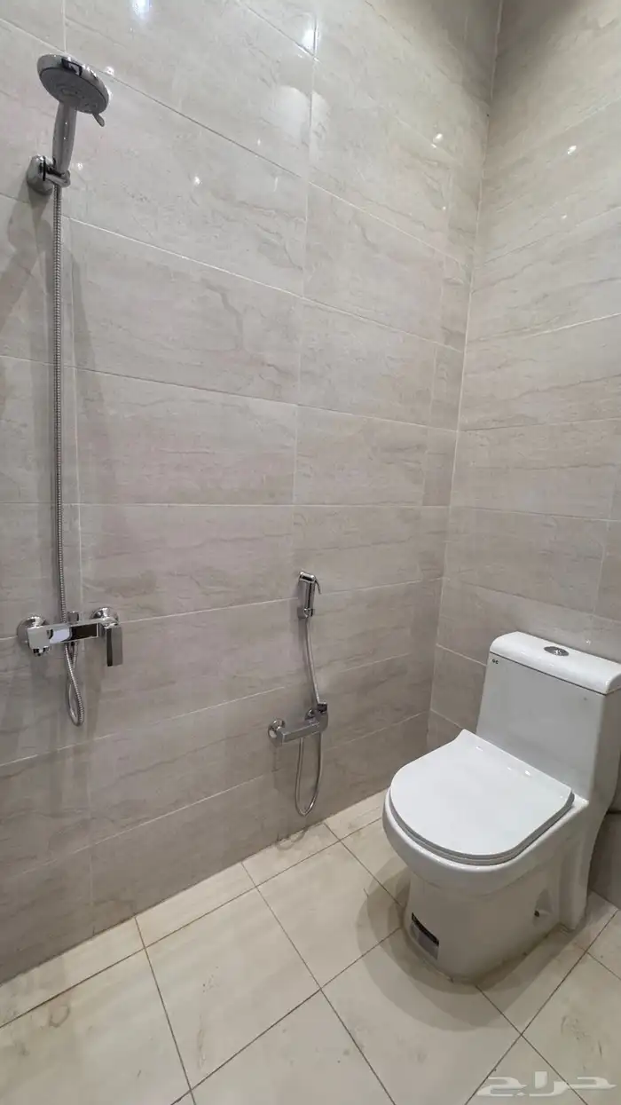 للبيع فيلا مستقله دورين وملحق موقع متميز حى دره الموسى 32