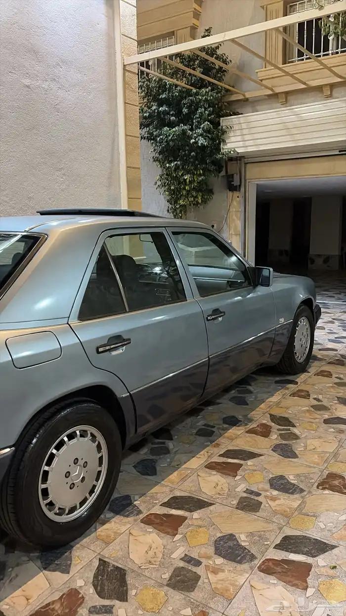 للبيع مرسيدس 1992 E300 نظيف ومشروط 4