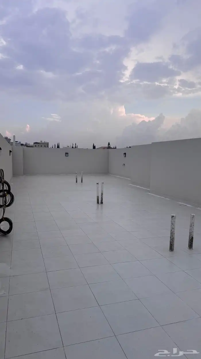 للبيع شقه 6 غرف مع سطح من 500 الف طريق ابها الخميس 21