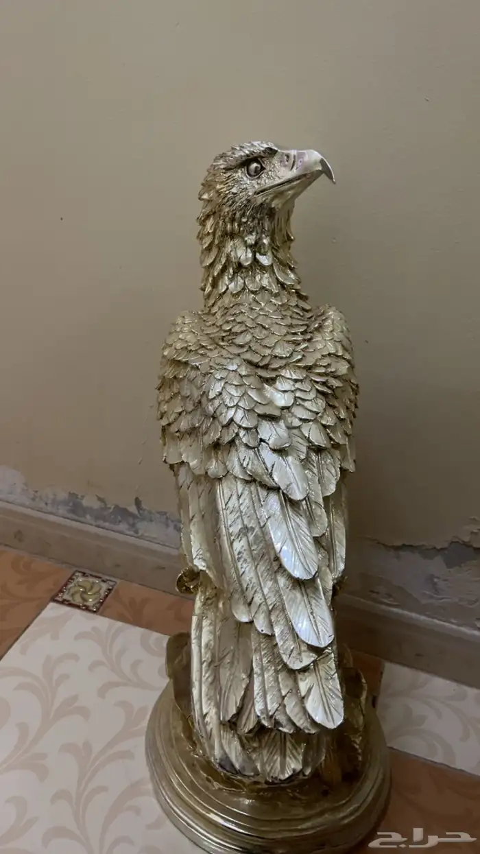 تمثال صقر 0