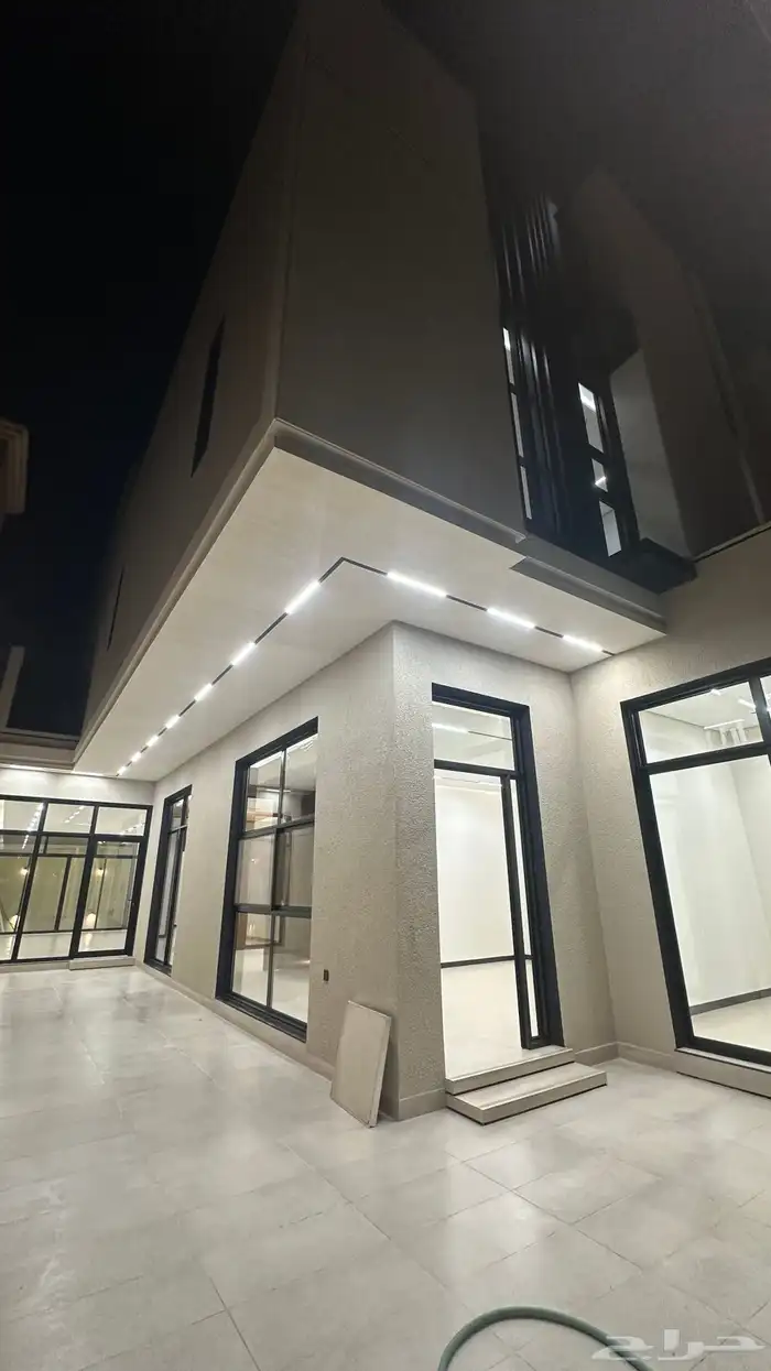 للبيع فيلا حي اليرموك 0