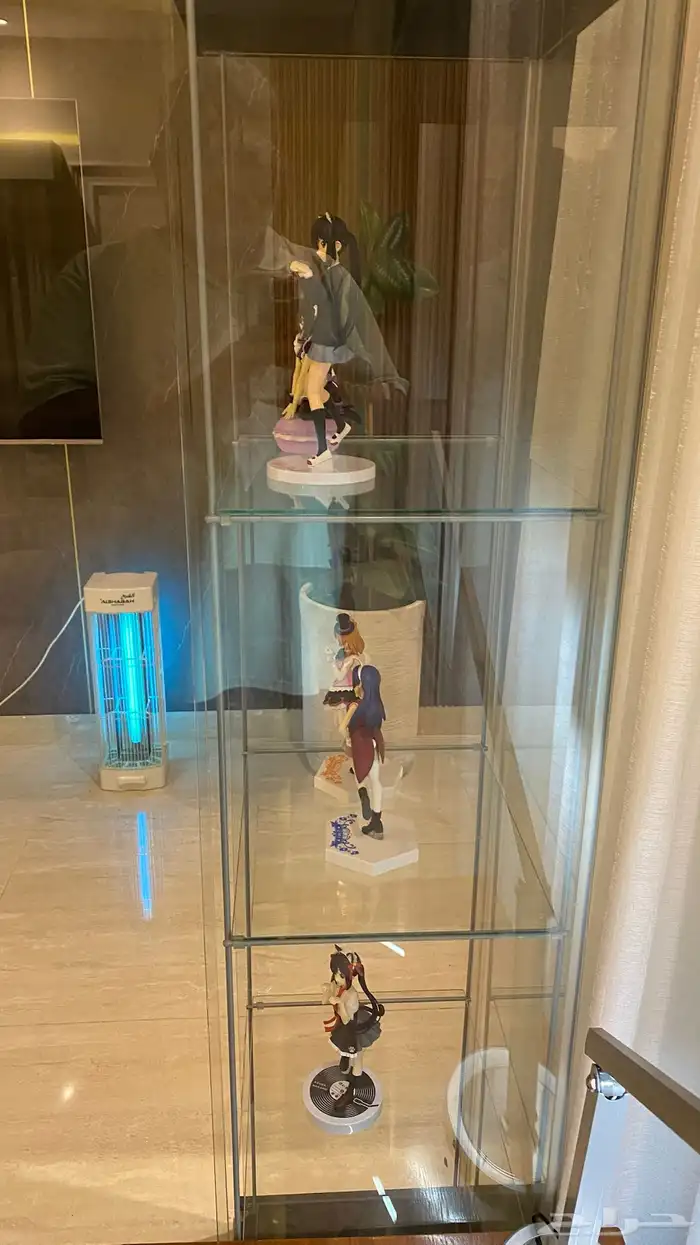 خزانه تحف زجاج شفاف اربع جهات اربع رفوف 3