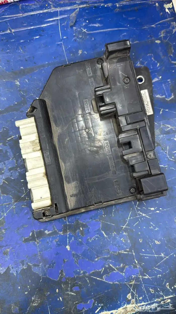 للبيع شريحة علبة الفيوزات الافلون من مديل 2007-2012 1