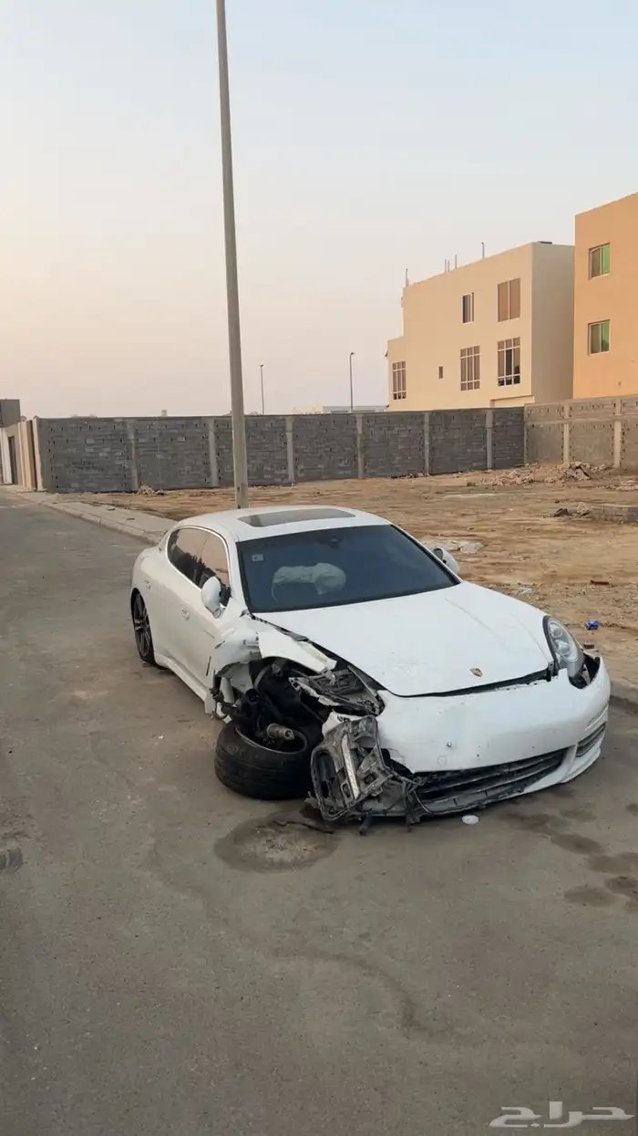 باناميرا 2014 من قدام جهه الرفرف والصدام 4