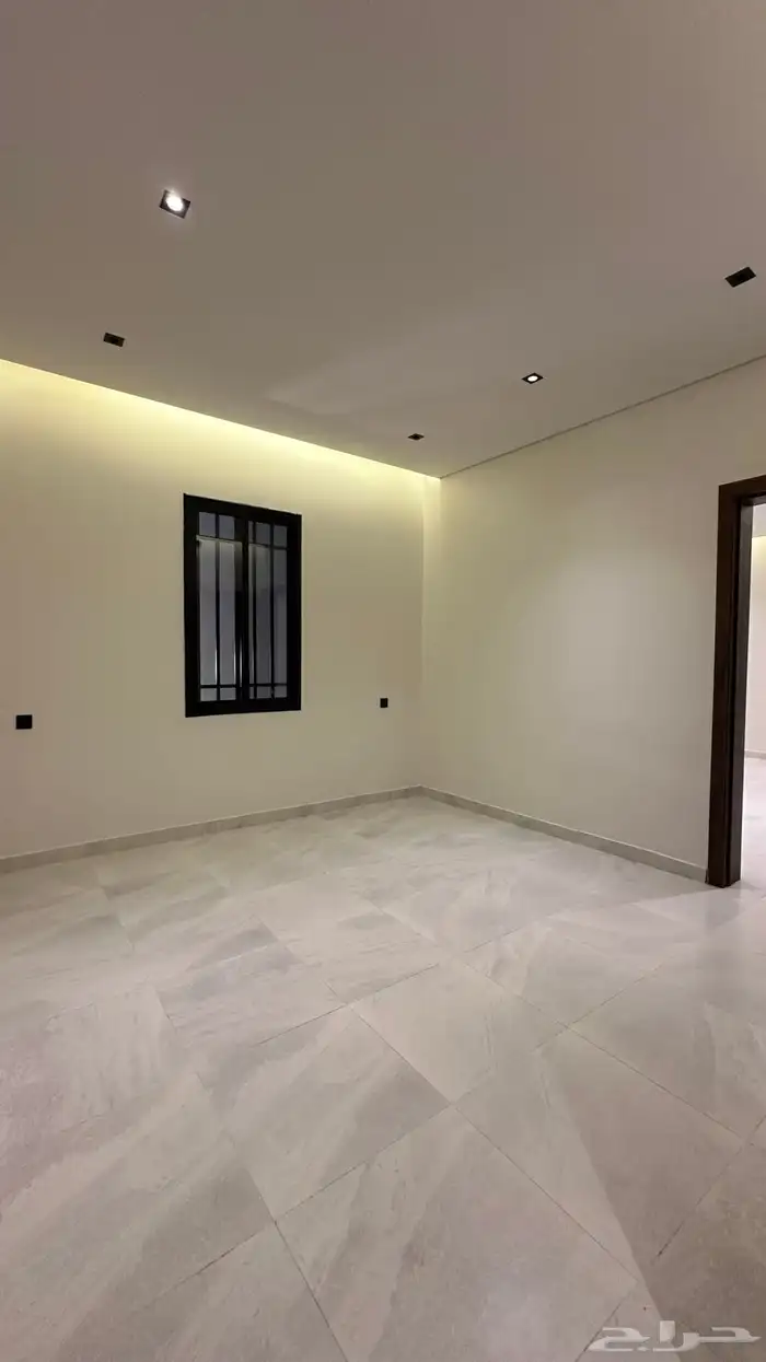 للبيع شقق ارضيه وروفات علويه خميس مشيط حي الوسام 7