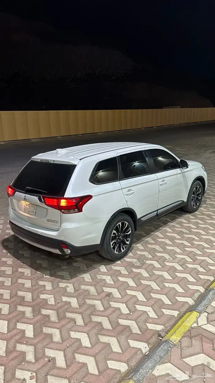 ميتسوبيشي اوتلاندر 2018 نظيف 0