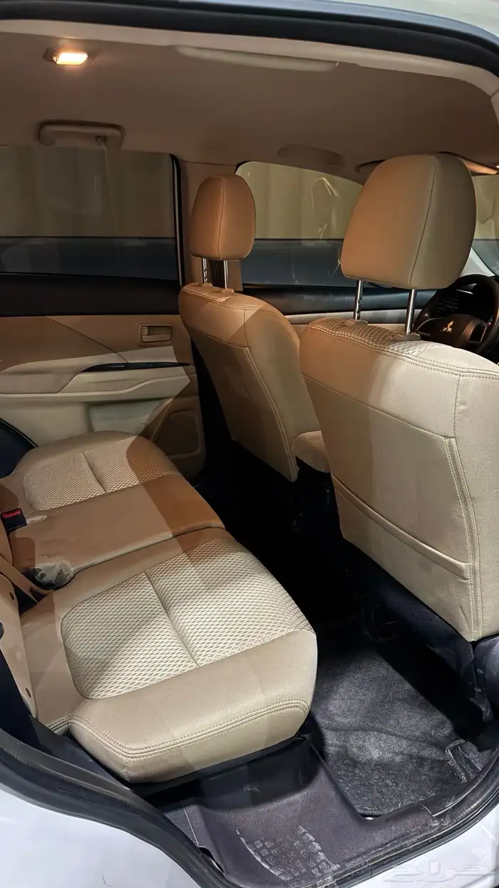 ميتسوبيشي اوتلاندر 2018 نظيف 9