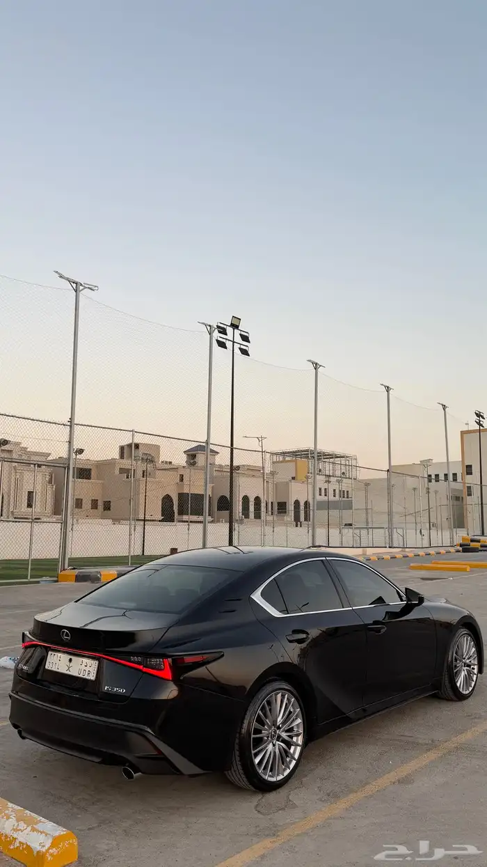 لكزس Is350 موديل 2023 1