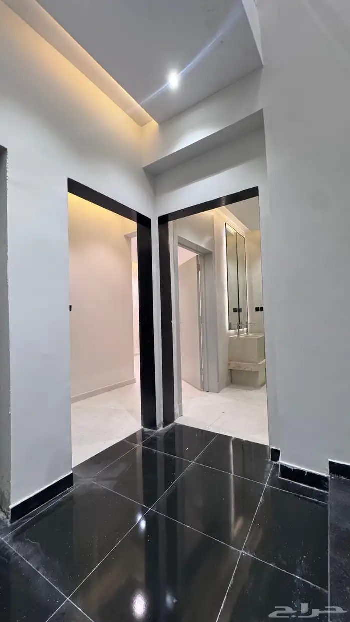 ادورا مستقله للبيع حي طويق 4